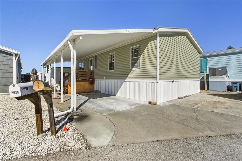 3904 Dewberry Ln Property Photo 4