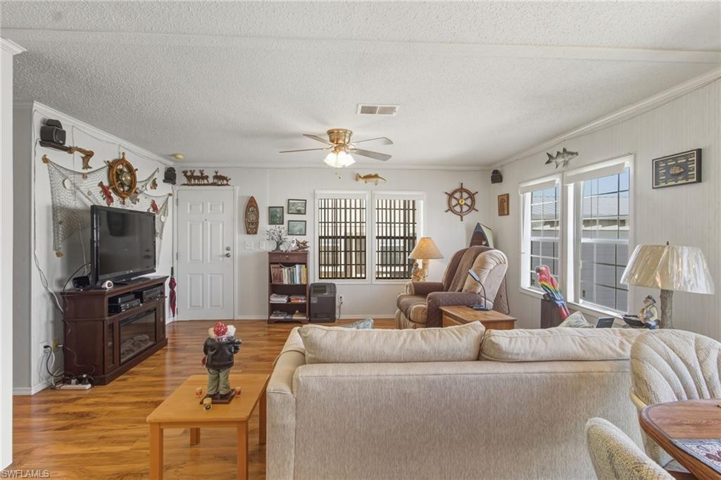 3904 Dewberry Ln Property Photo 20
