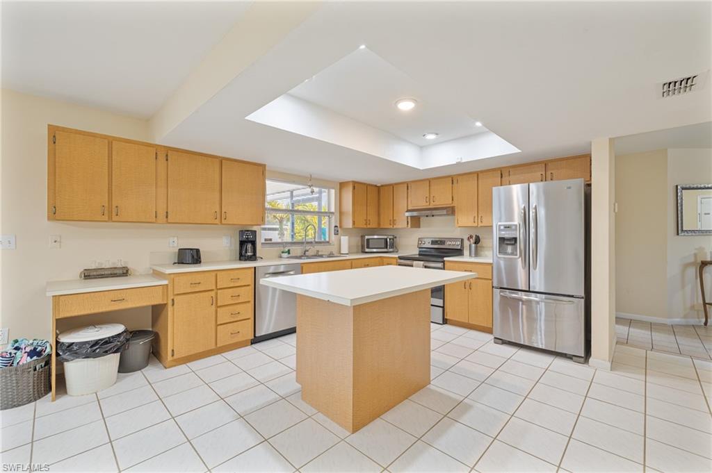 1628 Country Club Blvd Property Photo 10