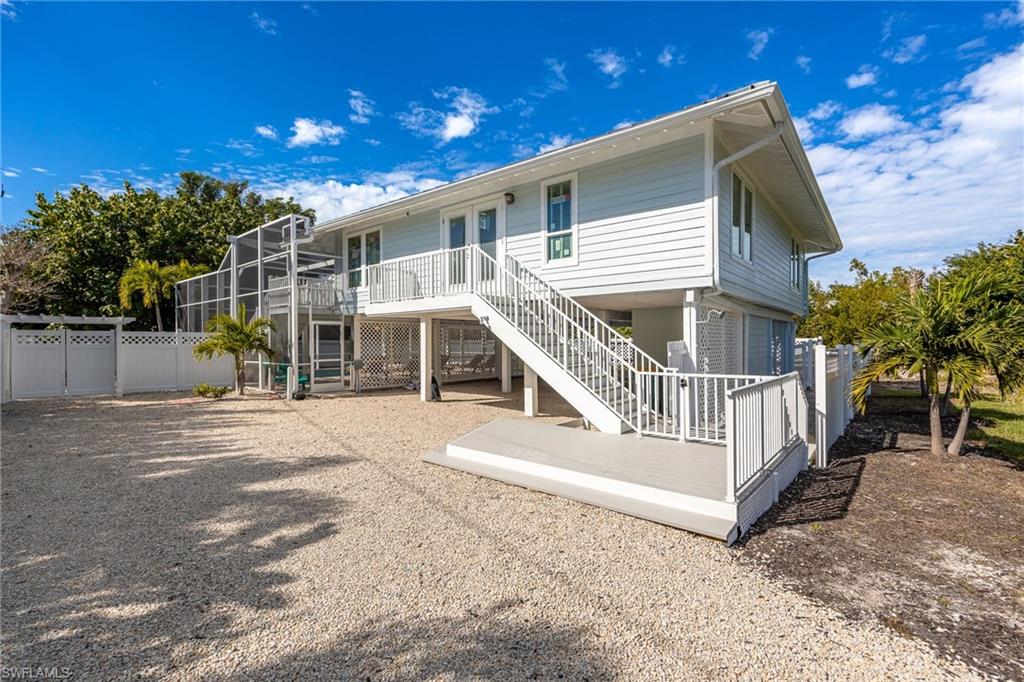 424 Lagoon Dr Property Photo 3