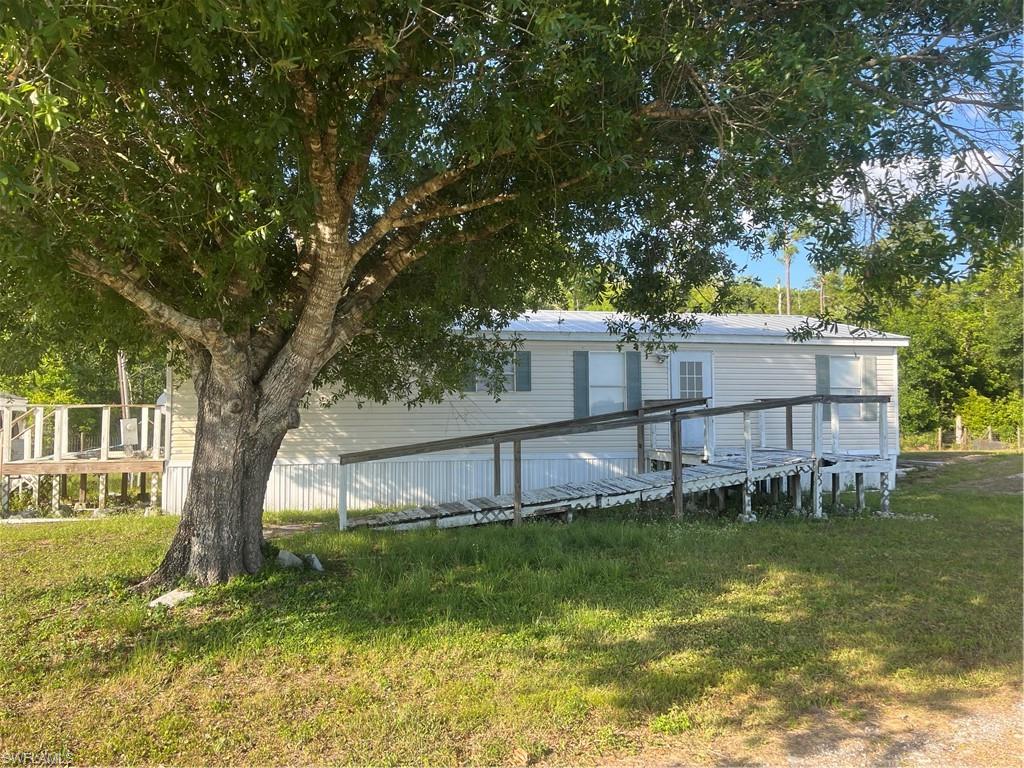 1195 Blueberry Ln Property Photo 2