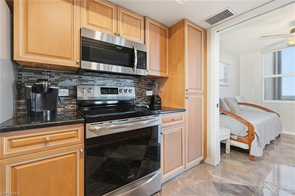 6585 Nicholas Blvd # 703 Property Photo 13