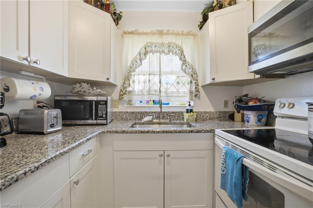 2431 Hunter Ter Property Photo 4