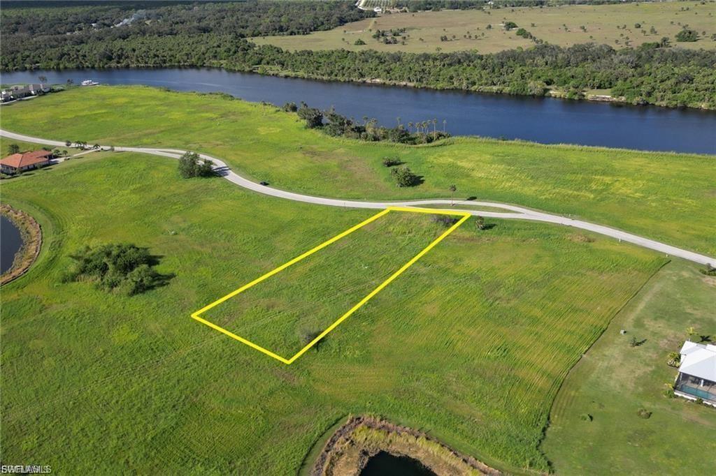 2023 Silk Bay Blvd Property Photo 3