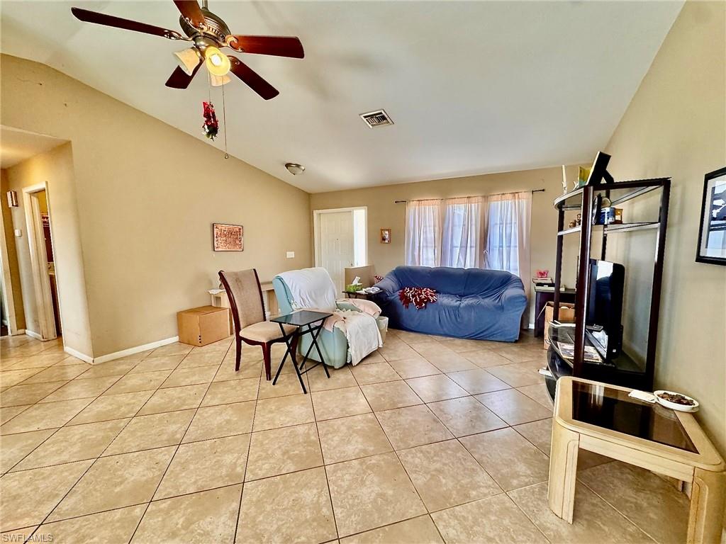 214 NE 9th CT Property Photo 1