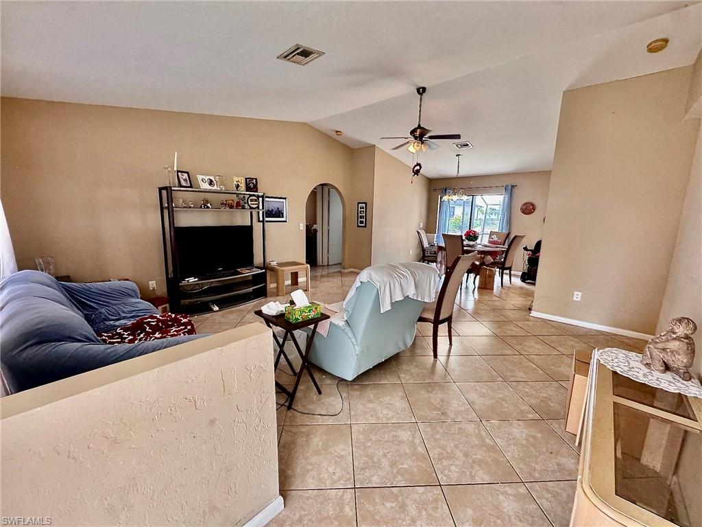 214 Ne 9th Ct Property Photo 5