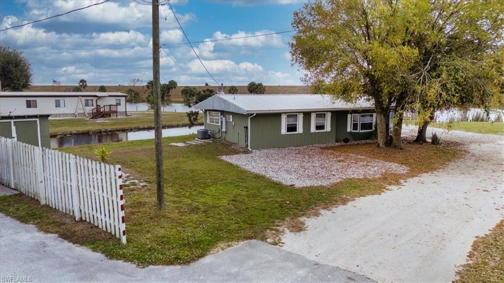 1083 Sunset Strip Property Photo 4