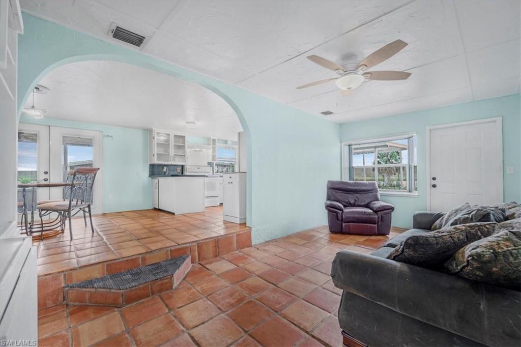 1083 Sunset Strip Property Photo 8