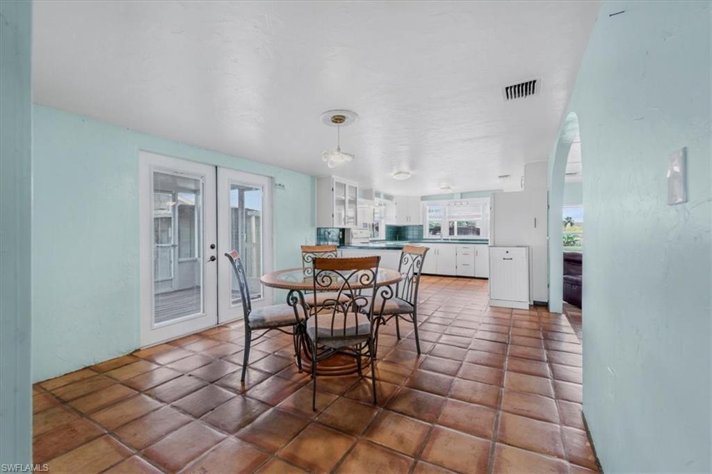 1083 Sunset Strip Property Photo 10
