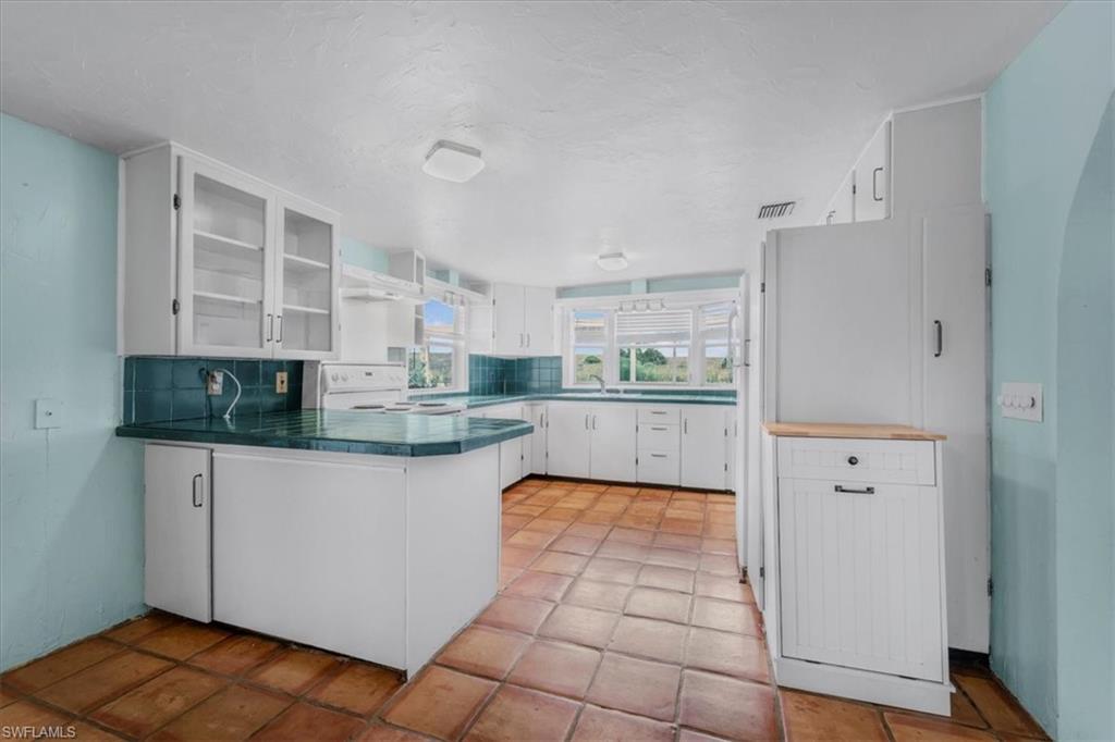 1083 Sunset Strip Property Photo 11