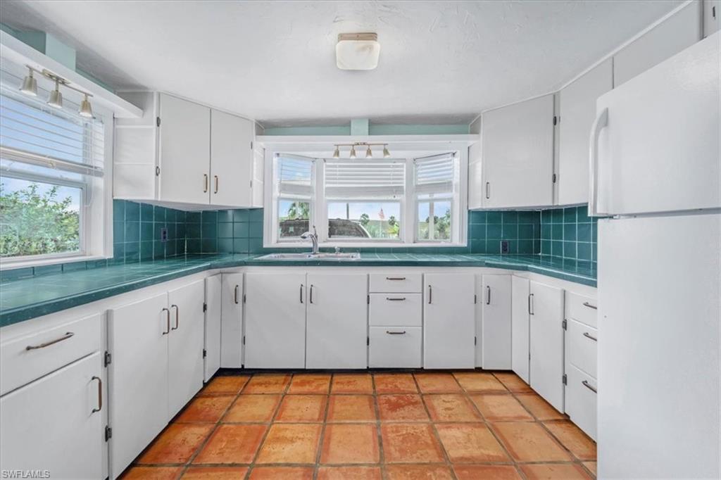 1083 Sunset Strip Property Photo 12