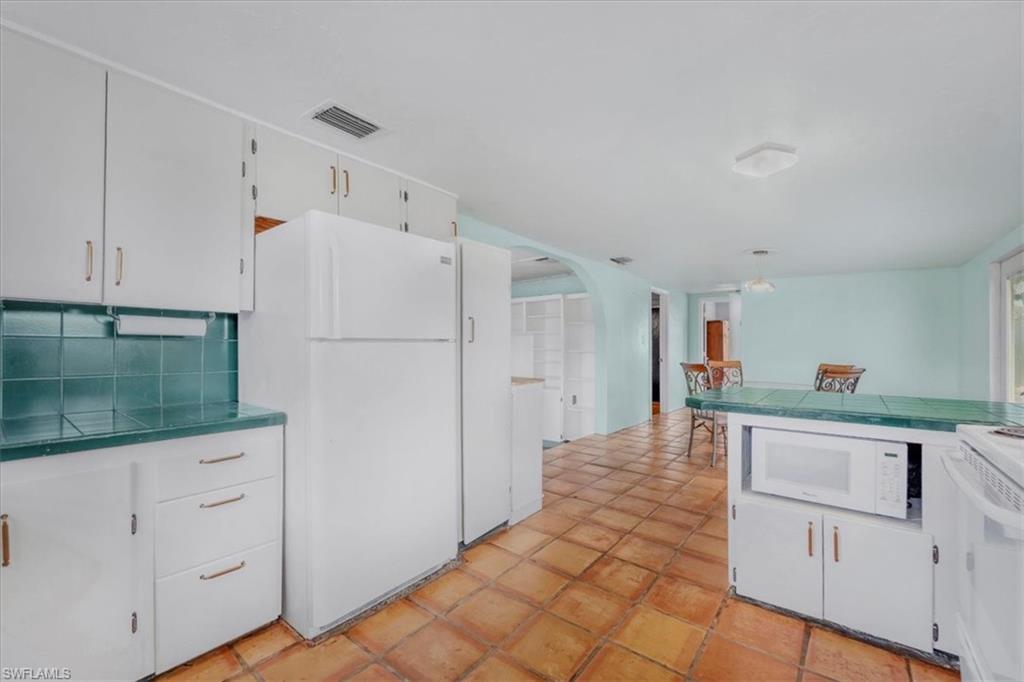 1083 Sunset Strip Property Photo 13