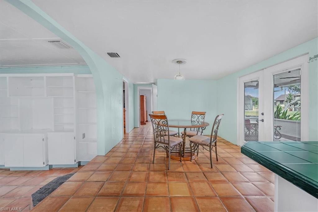 1083 Sunset Strip Property Photo 14