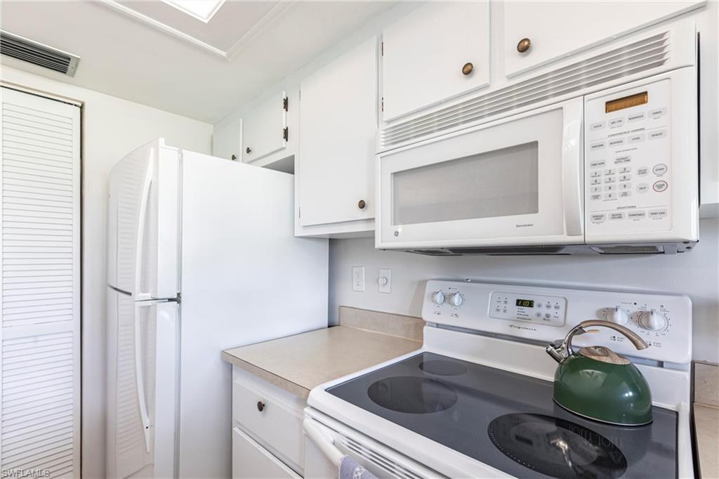 5665 Trailwinds Dr 615 Property Photo 6