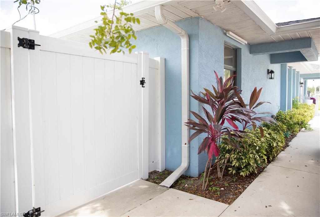 2828 Santa Barbara Blvd Property Photo 3
