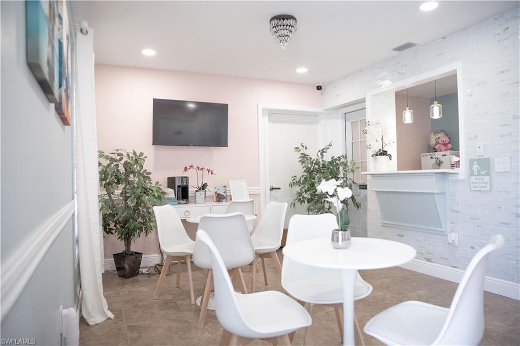 2828 Santa Barbara Blvd Property Photo 27