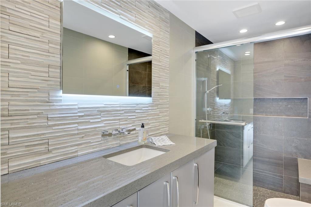 2943 Valencia Way Property Photo 24