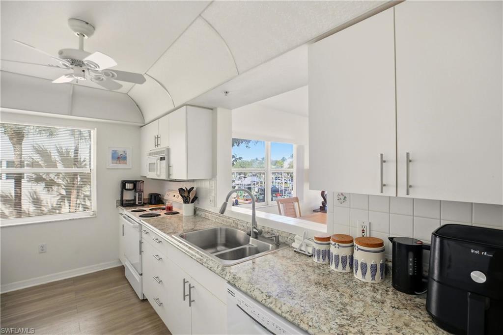 4421 Bay Beach Ln 611 Property Photo 8