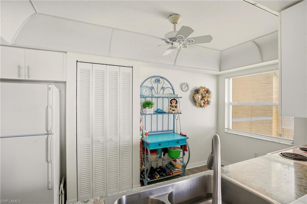 4421 Bay Beach Ln 611 Property Photo 11