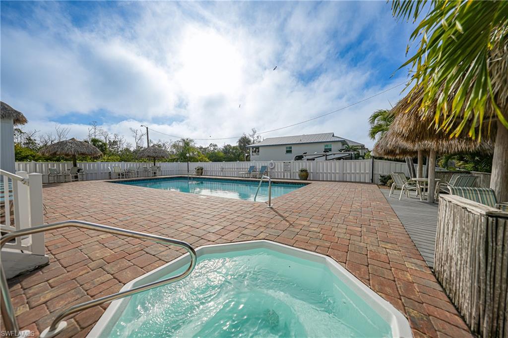 345 Mango St 604 Property Photo 35