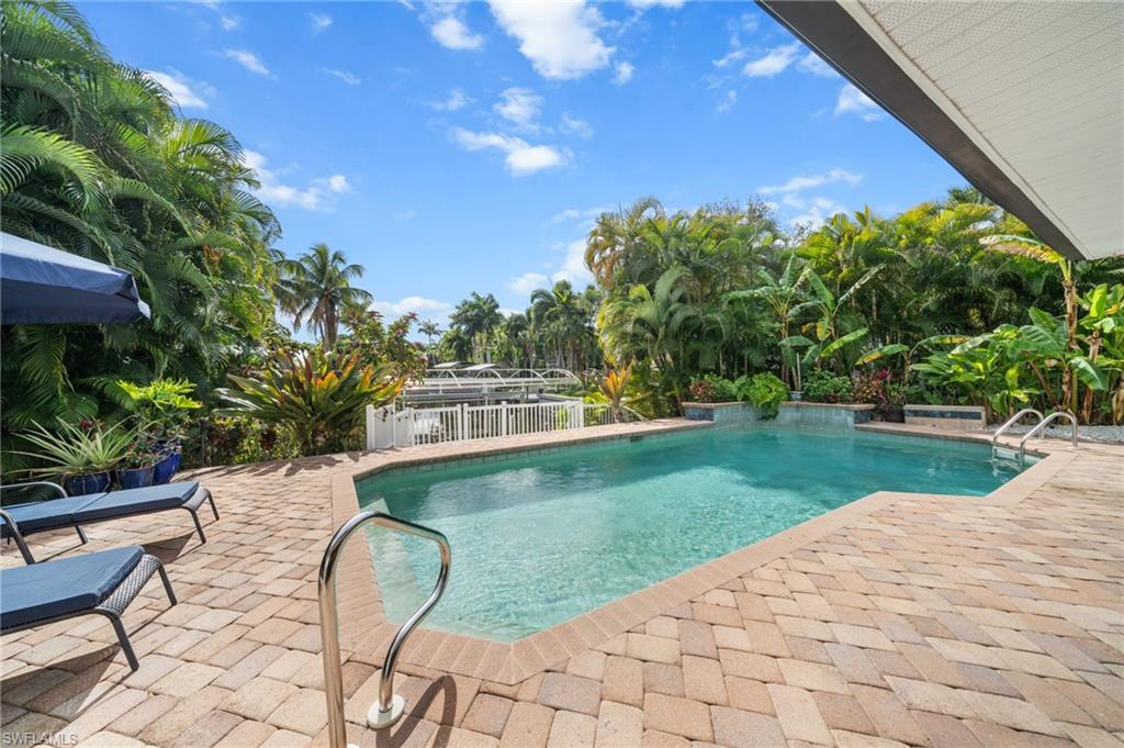 1030 Aqua Ln Property Photo 2