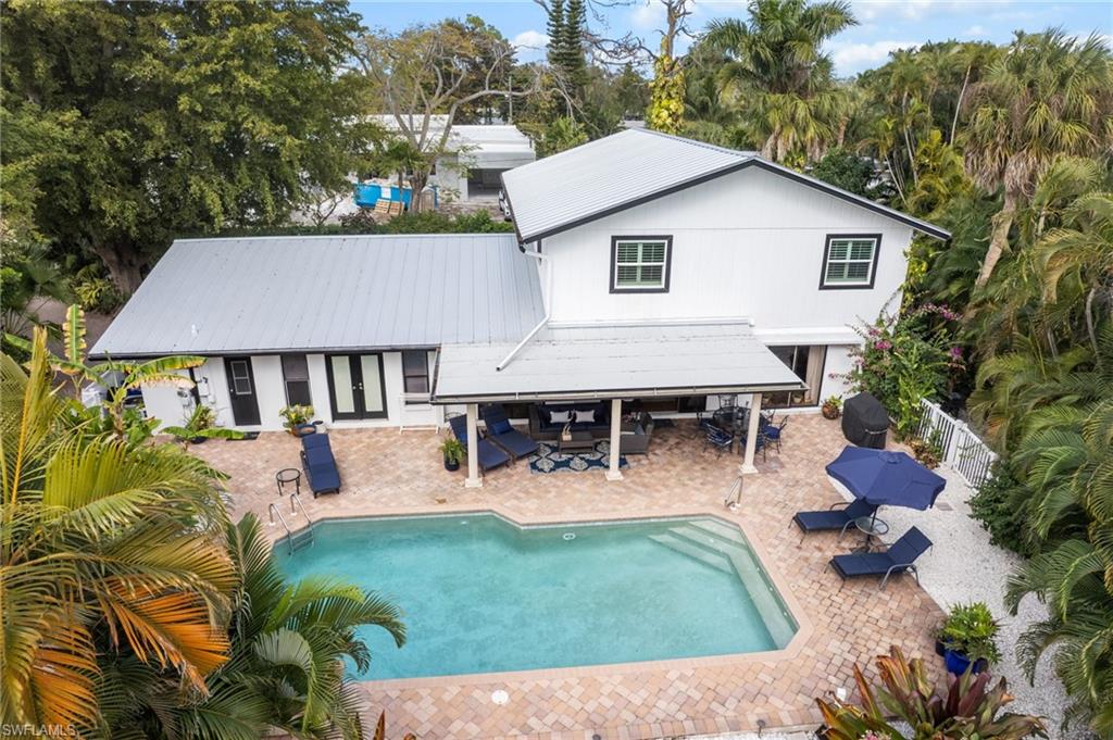 1030 Aqua Ln Property Photo 3