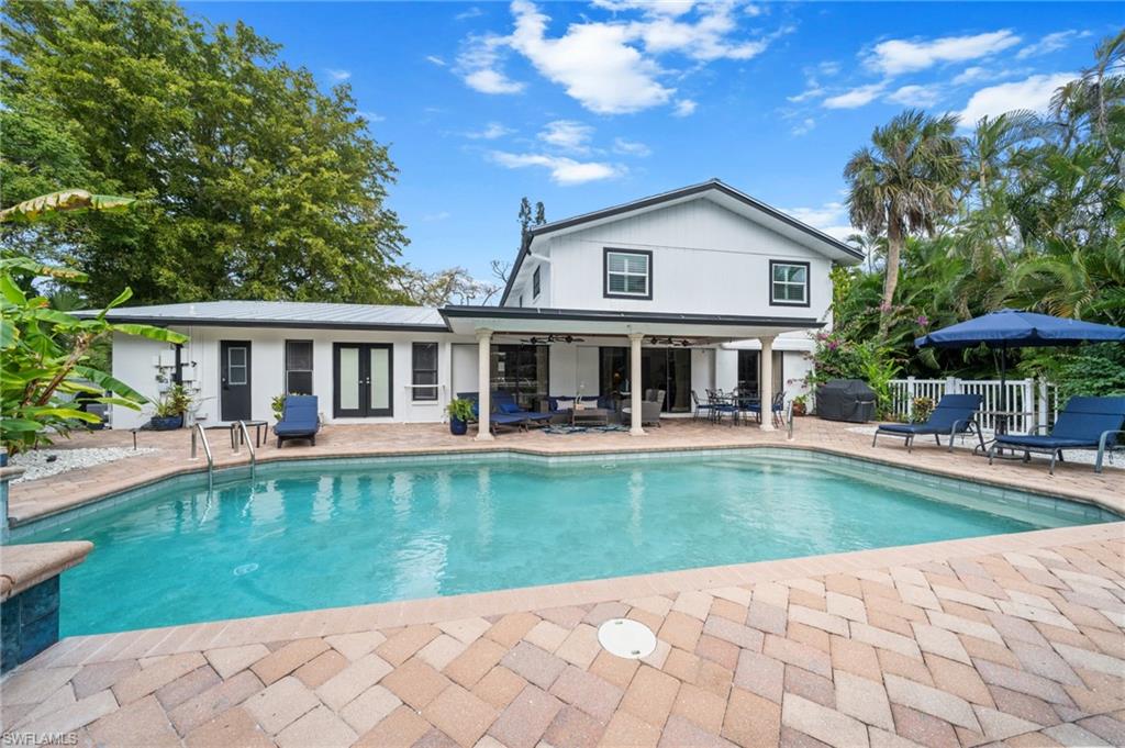 1030 Aqua Ln Property Photo 4