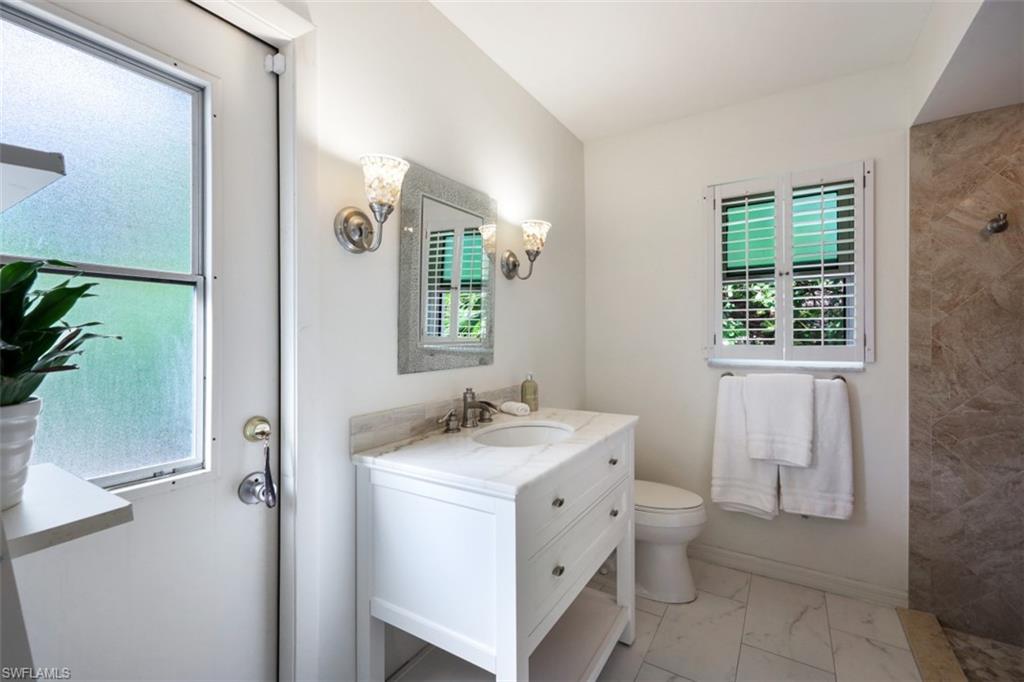 1030 Aqua Ln Property Photo 16
