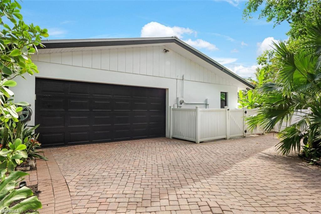 1030 Aqua Ln Property Photo 29