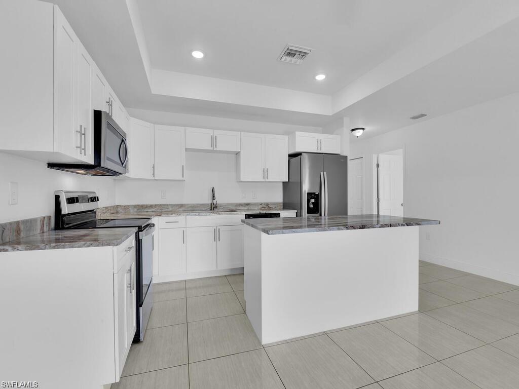 716/718 Harry Ave S Property Photo 4