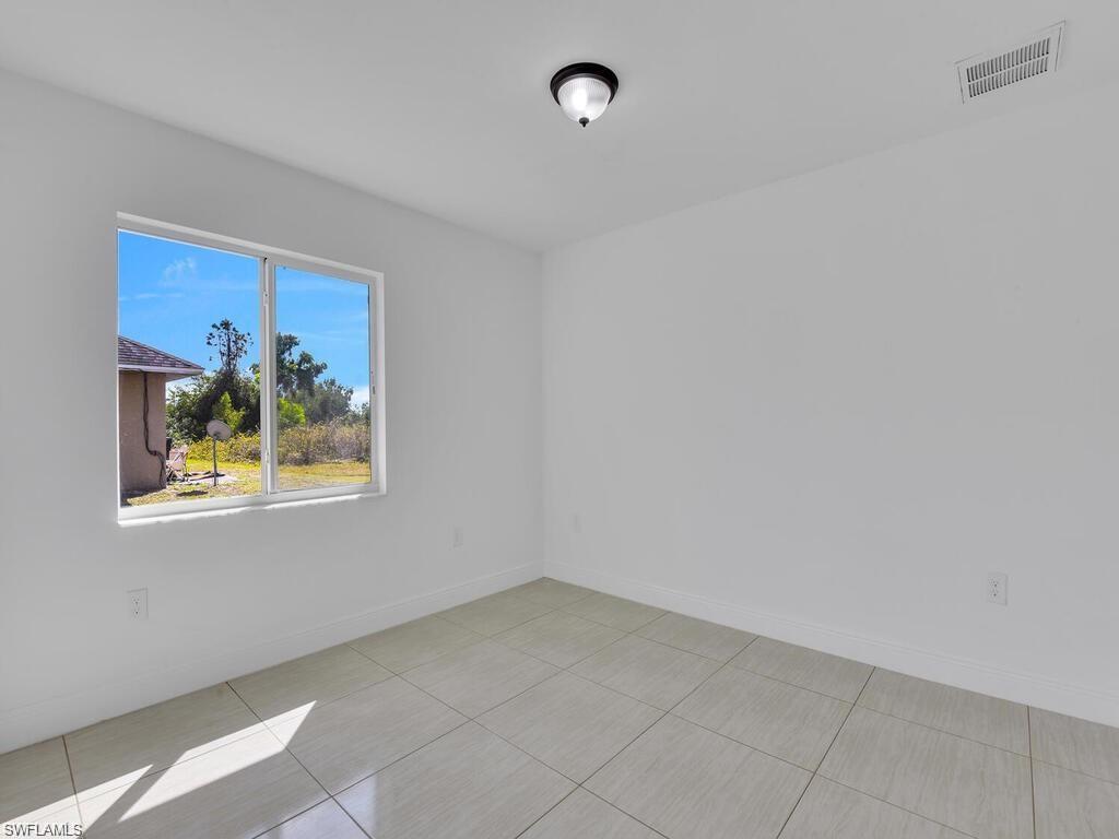 716/718 Harry Ave S Property Photo 12