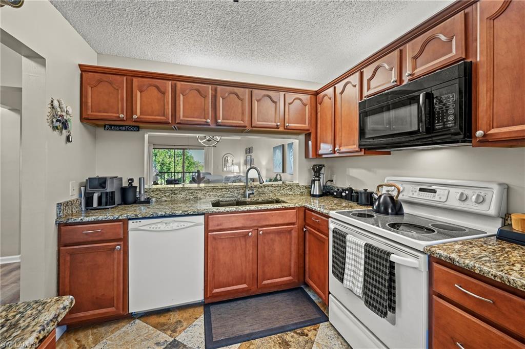 9290 Lake Park Dr 201 Property Photo 4