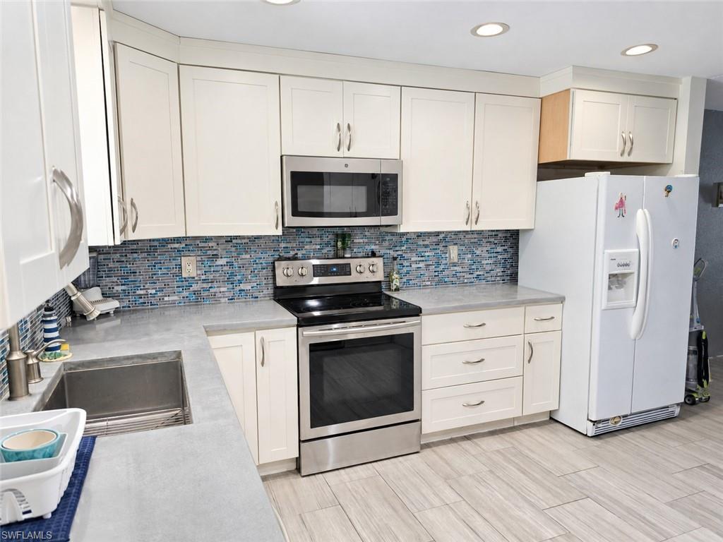 6777 Winkler Rd A 236 Property Photo 4