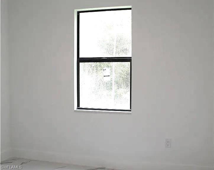 3306 E 2nd St Property Photo 22