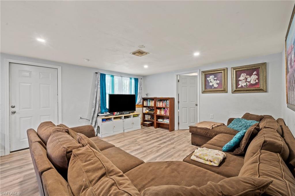 260 Delray Ave Property Photo 8