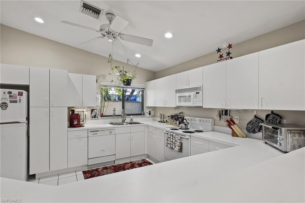 5521 Longleaf Dr Property Photo 7