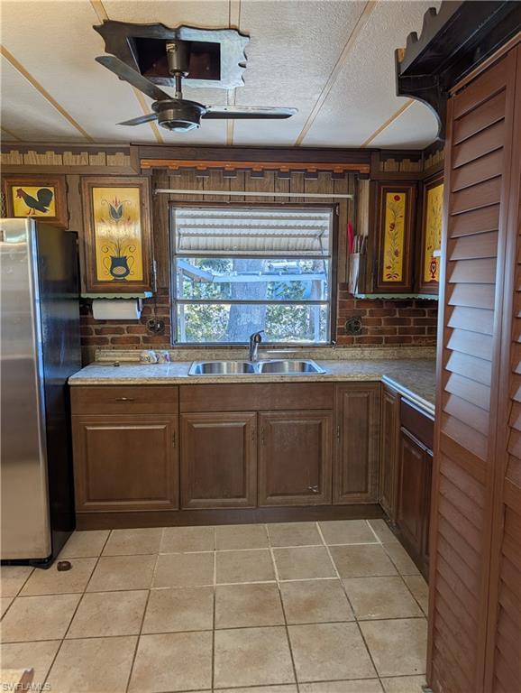 807 Holly Berry Ct Property Photo 7