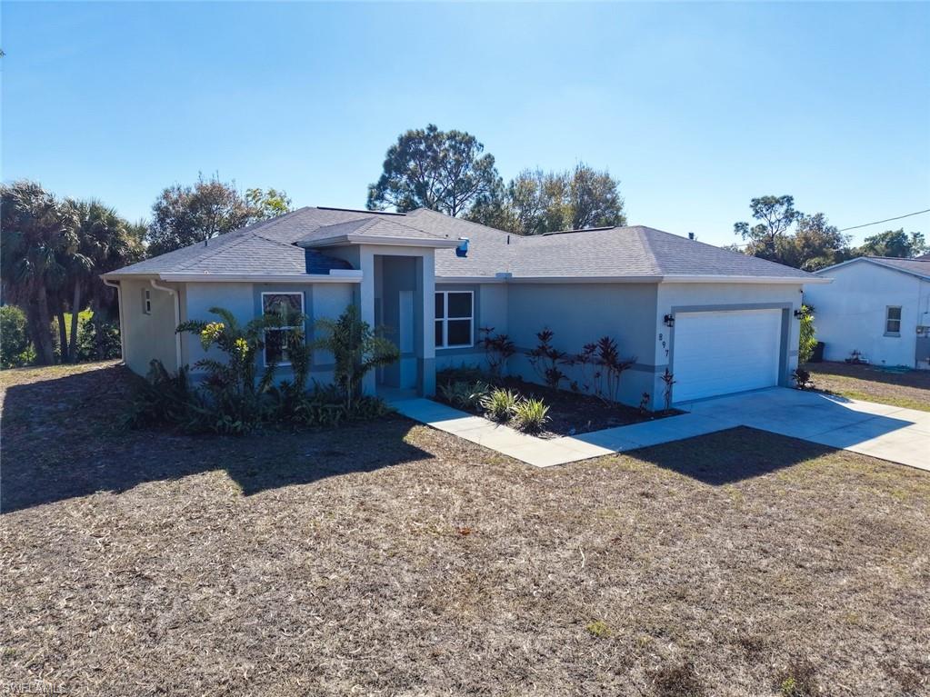 897 Iris Dr Property Photo 2