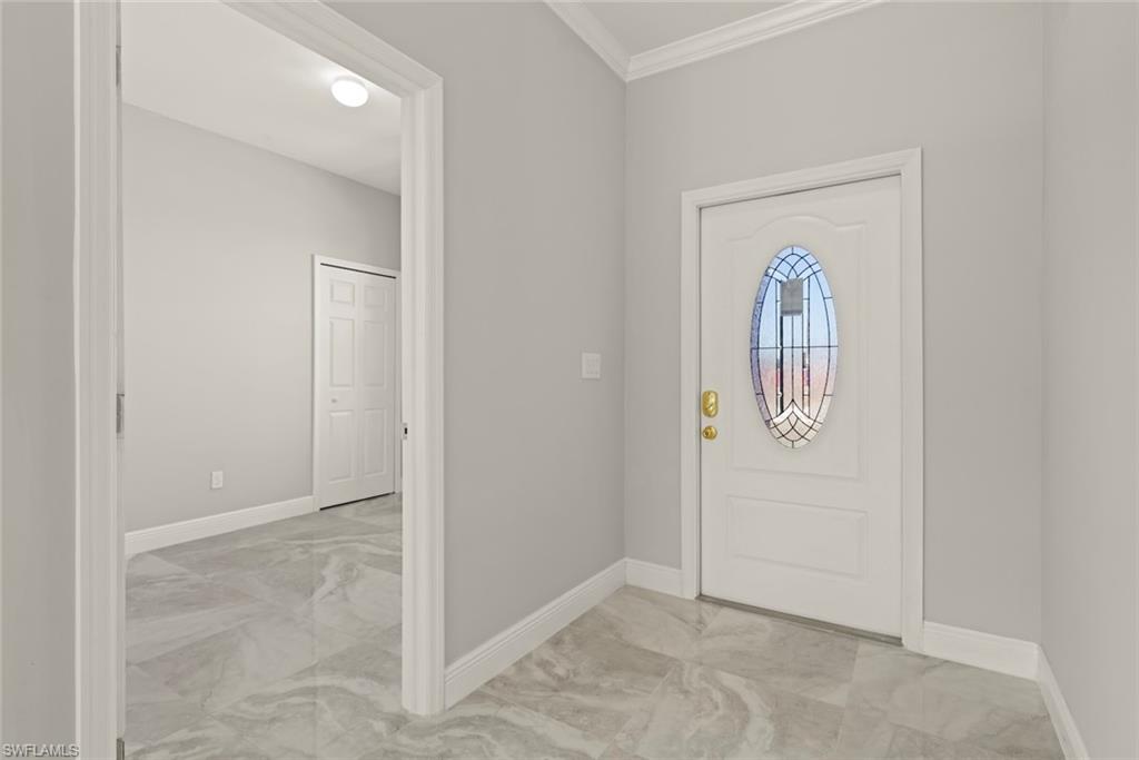 897 Iris Dr Property Photo 4