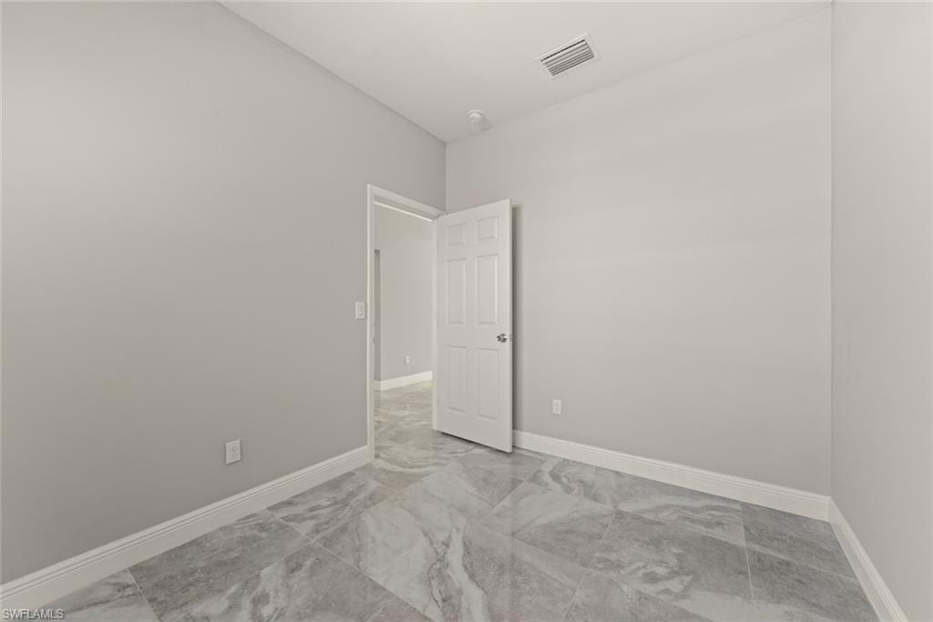 897 Iris Dr Property Photo 6