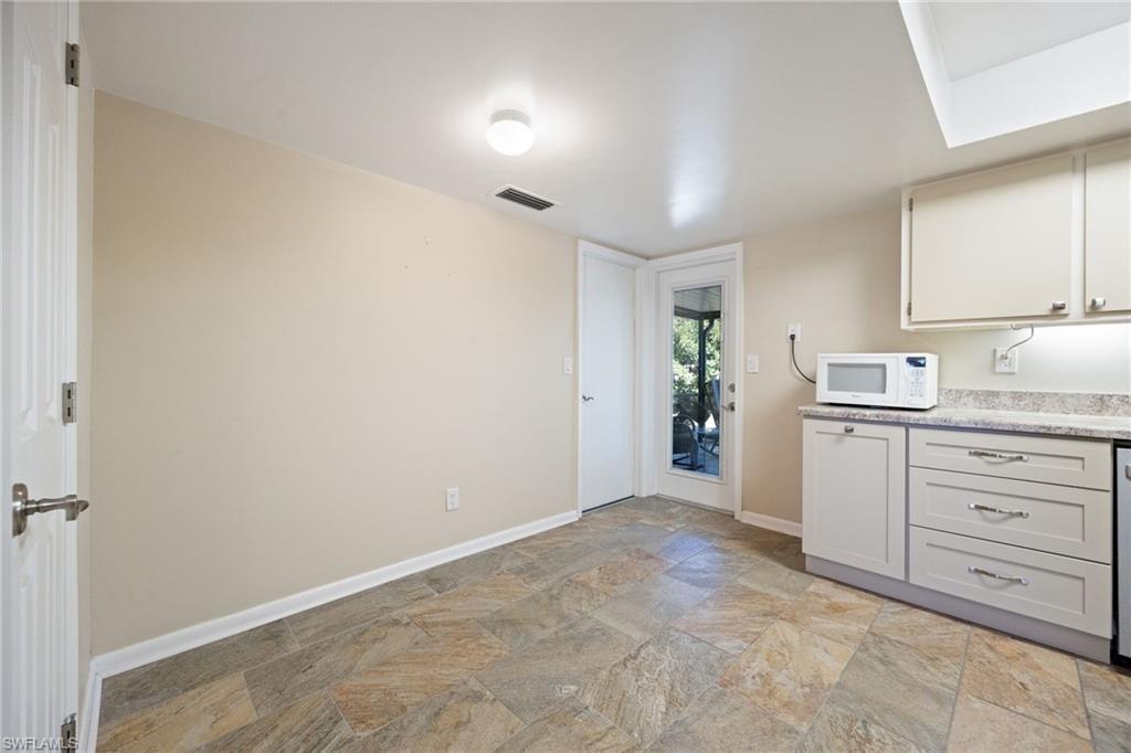 15637 Omai Ct Property Photo 14