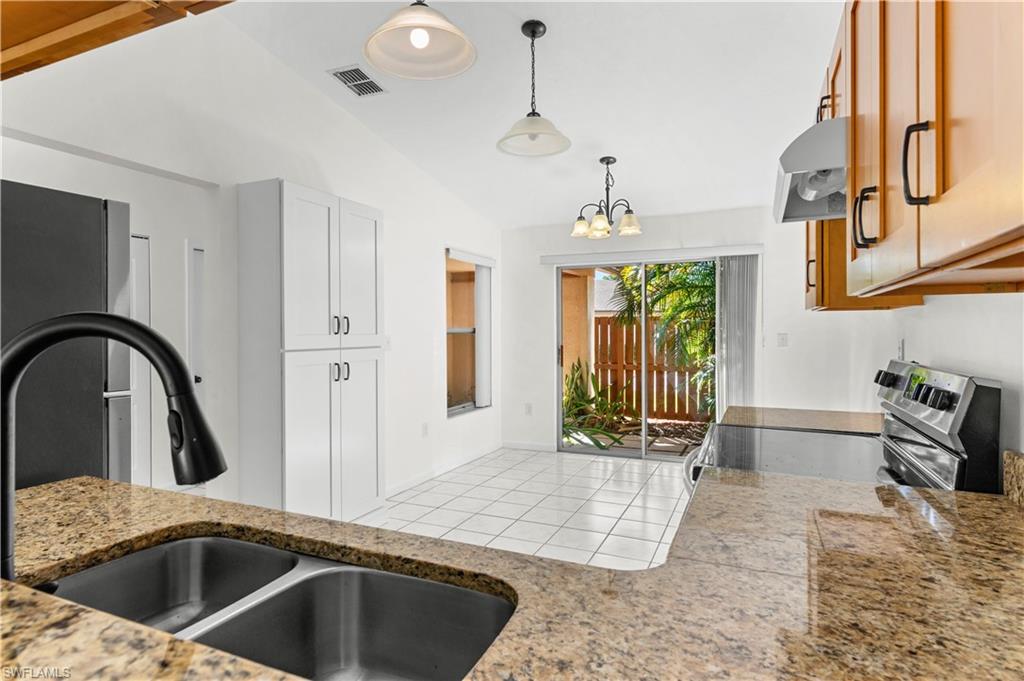 6479 Royal Woods Dr Property Photo 6