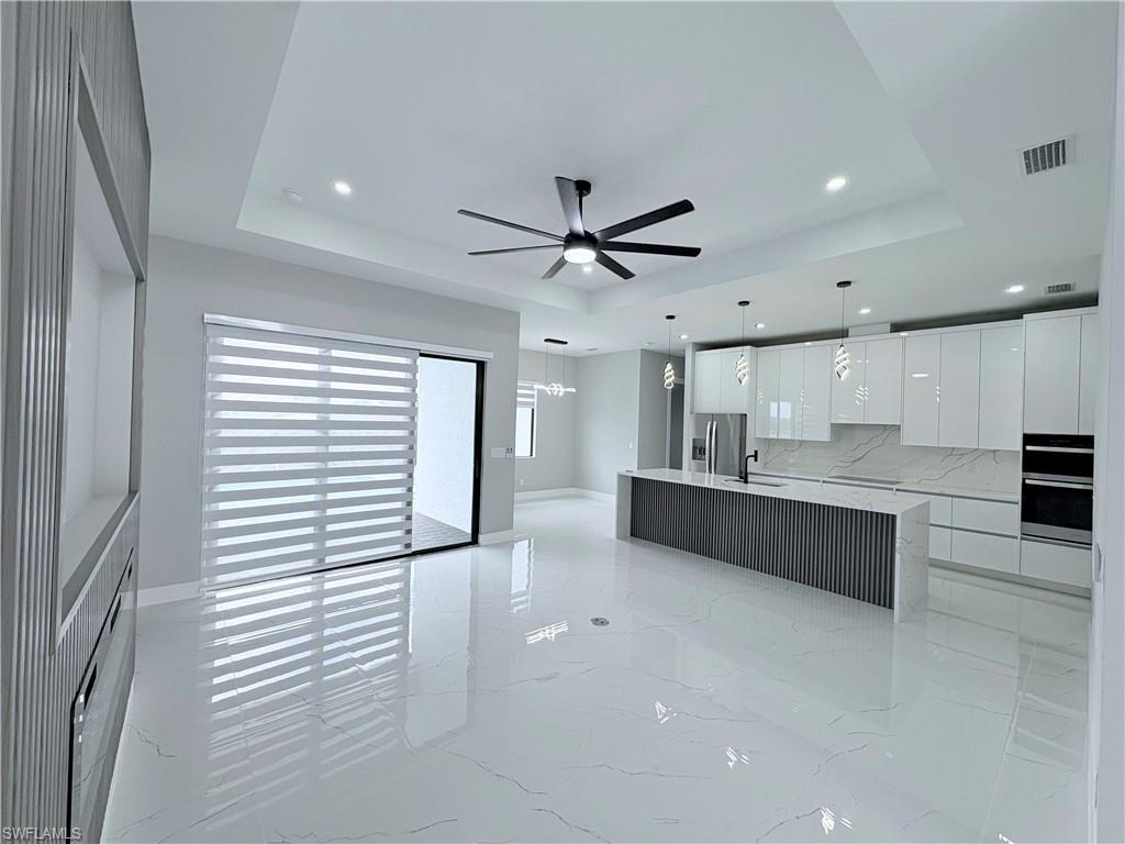 213 Kismet Pkwy E Property Photo 3