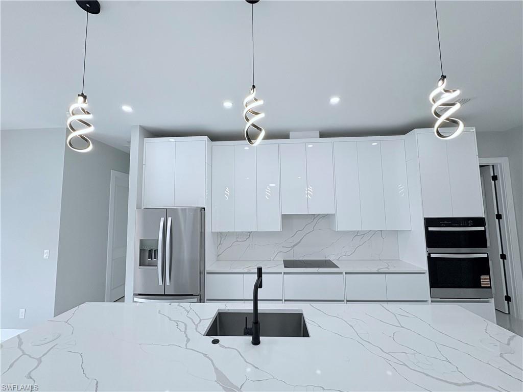 213 Kismet Pkwy E Property Photo 8