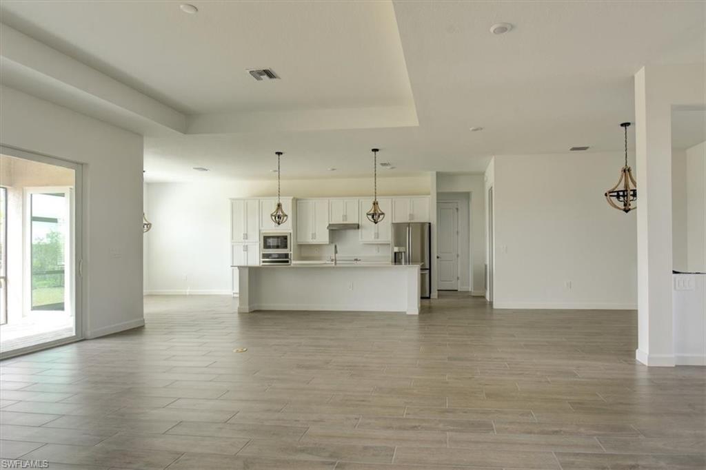 7796 Lakes Edge Ln Property Photo 2