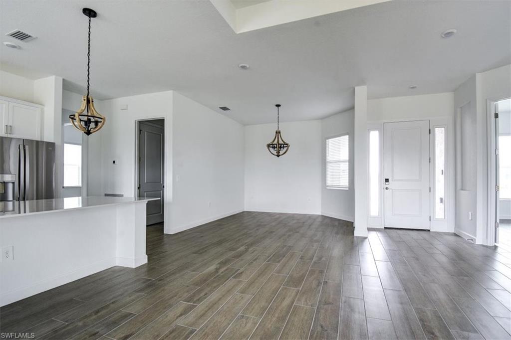 7796 Lakes Edge Ln Property Photo 5