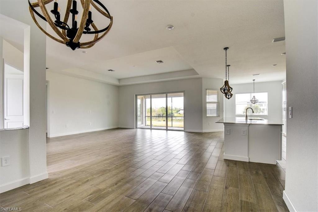 7796 Lakes Edge Ln Property Photo 6
