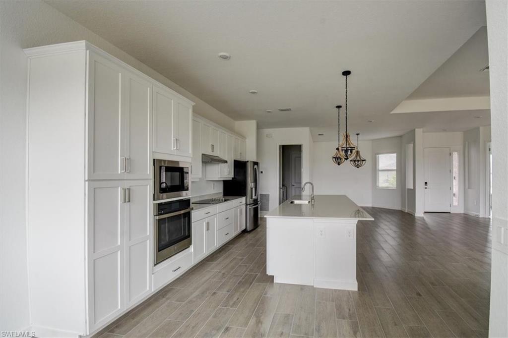 7796 Lakes Edge Ln Property Photo 8