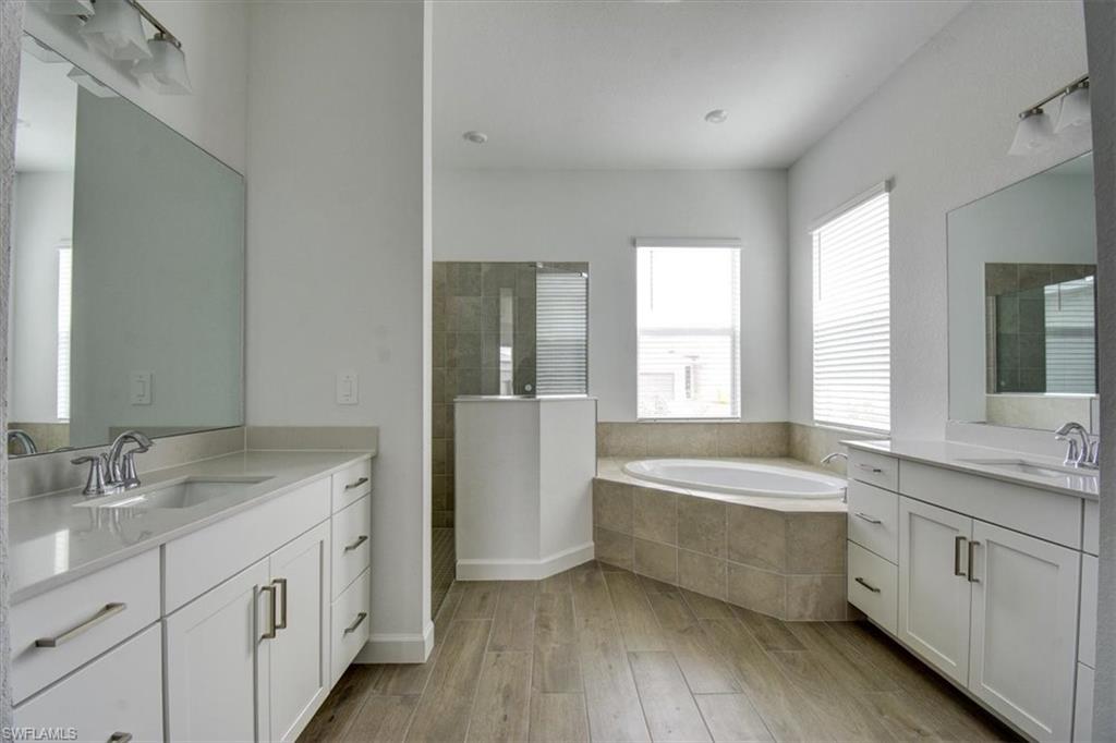 7796 Lakes Edge Ln Property Photo 11