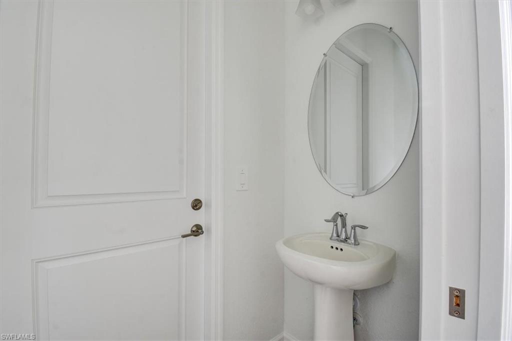 7796 Lakes Edge Ln Property Photo 15